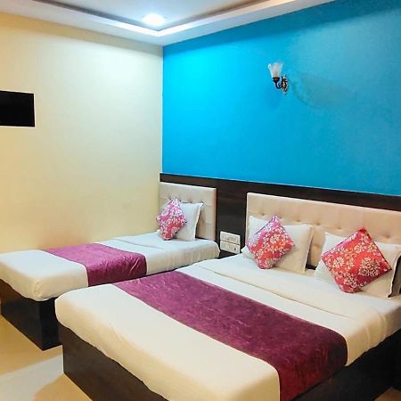 Hotel Golden Galaxy - Santacruz East Mumbai Exteriör bild