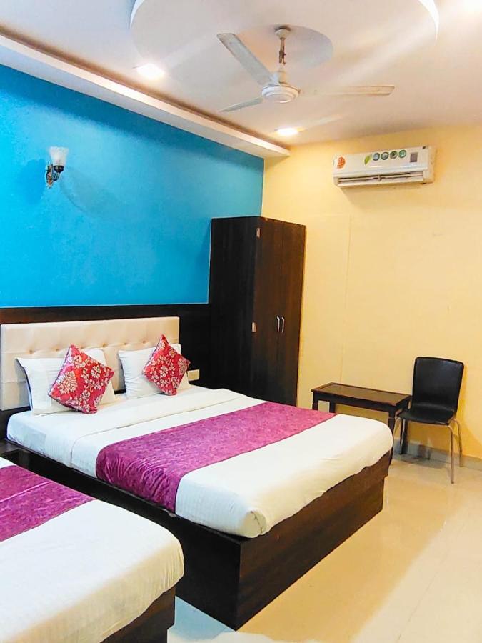 Hotel Golden Galaxy - Santacruz East Mumbai Exteriör bild