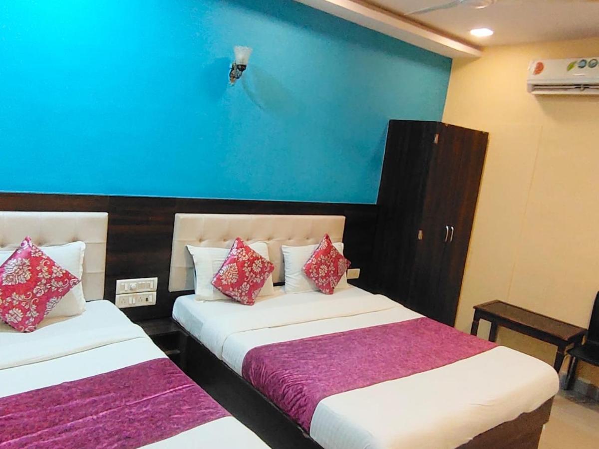Hotel Golden Galaxy - Santacruz East Mumbai Exteriör bild