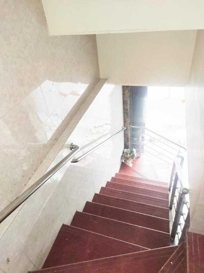 Hotel Golden Galaxy - Santacruz East Mumbai Exteriör bild